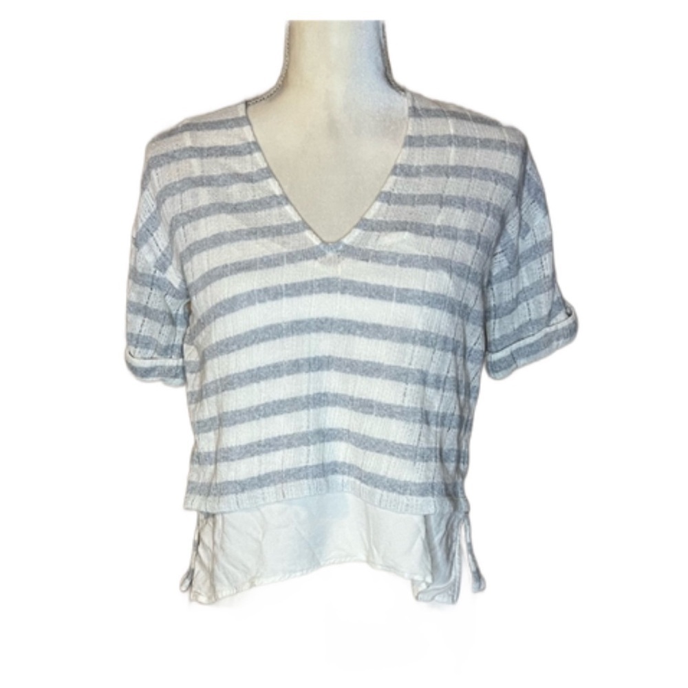 ⭐️ 3 For $15 Zara Striped Gray V-Neck Women's Top